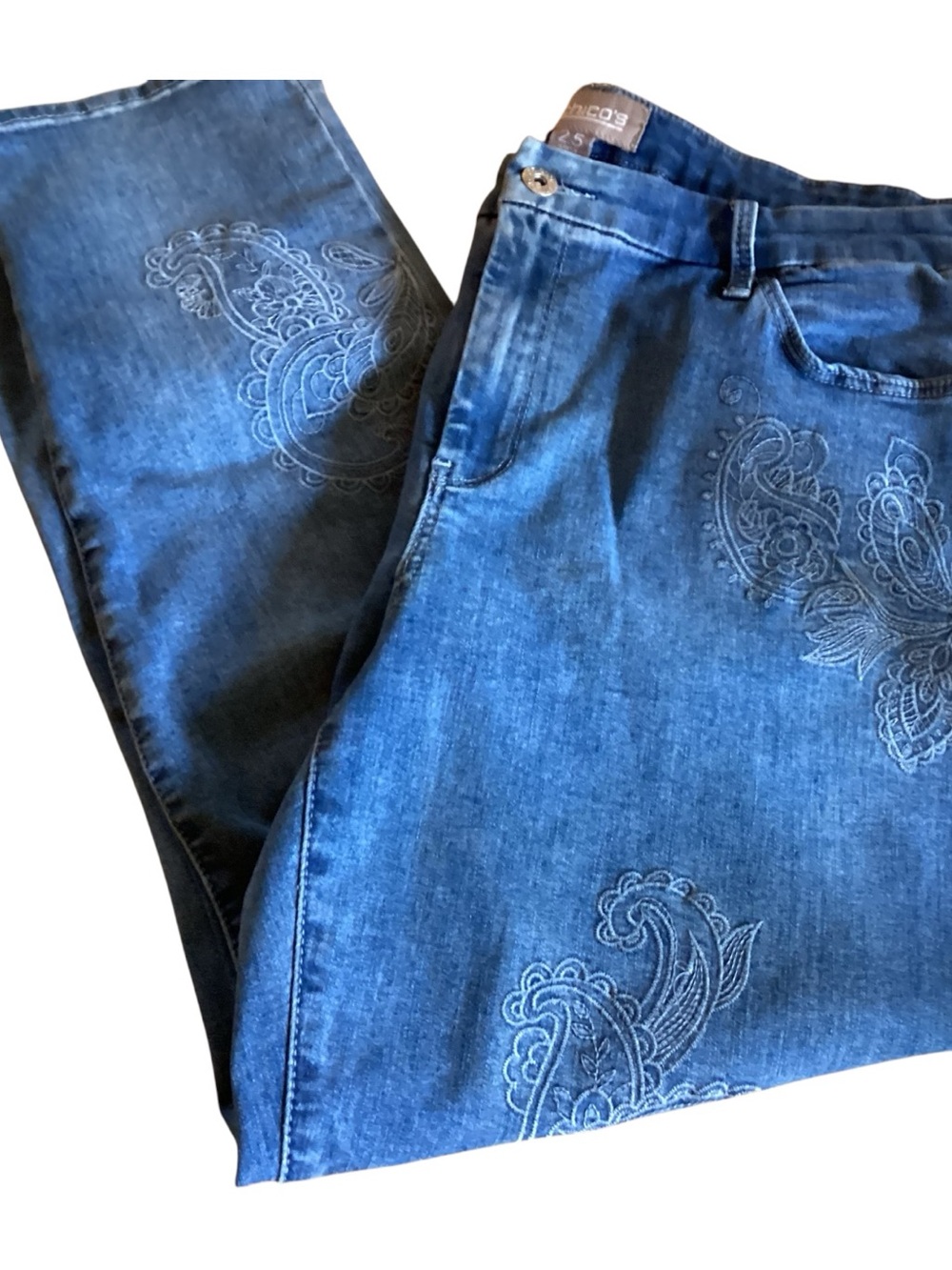Chico's Blue Embroidered Women’s cropped Jeans size 14